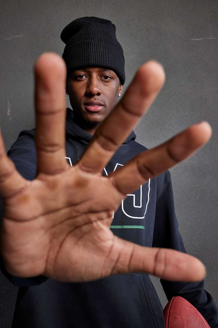 Sauce Gardner holds his hand toward the camera.